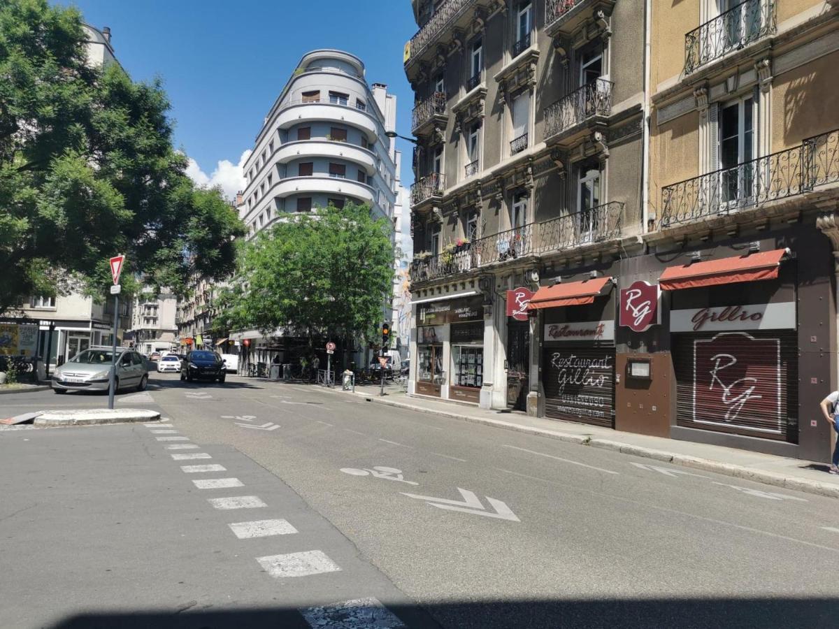 Bel appartement charme ancien dans quartier animé Grenoble Esterno foto