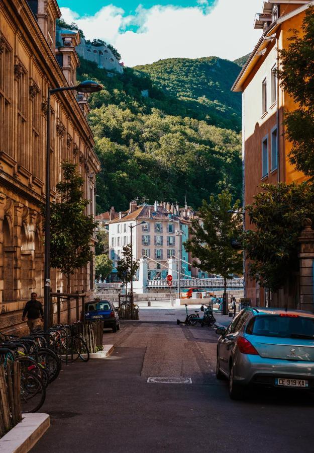 Bel appartement charme ancien dans quartier animé Grenoble Esterno foto